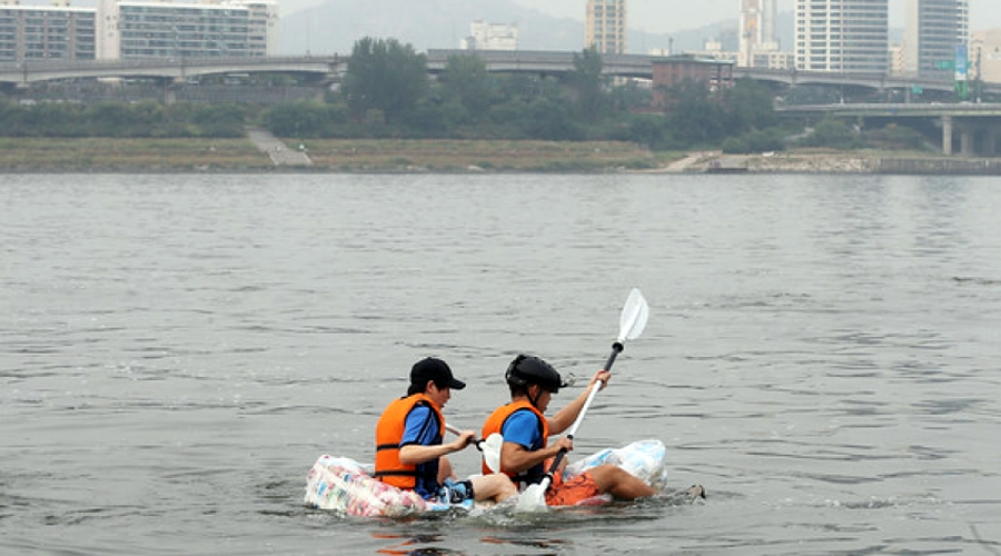 lays boat south korea students